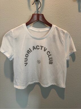 VUORI ACTV CLUB- White Cropped Tee Medium